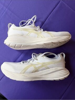 ASICS Gel- Cumulus 27 Women’s Running Shoe White / Light Gray Sz 11